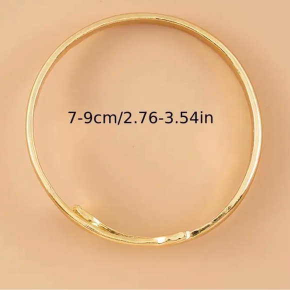 New, Women's Gold-tone Hug Bracelet - Picture 3 of 4